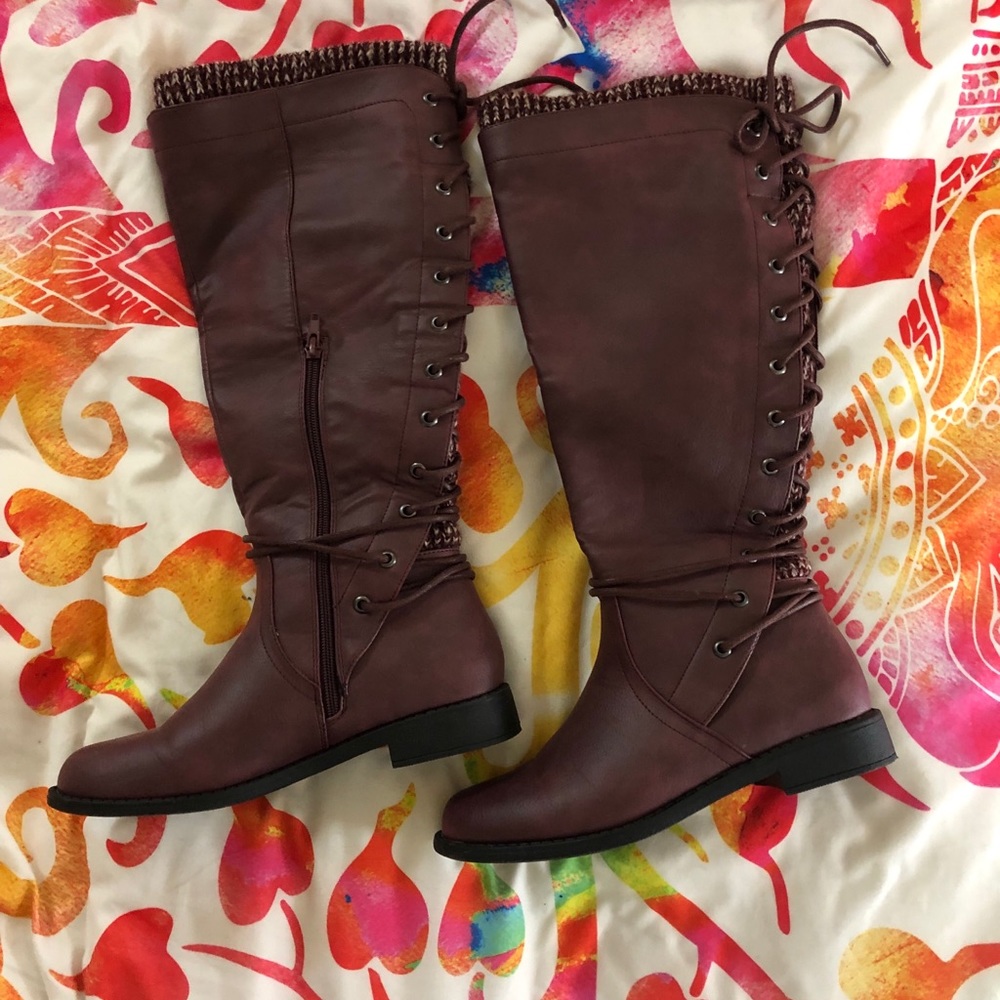 Talk burgundy sweater boots with tie